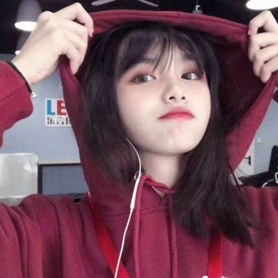 麦田里的“孤独树”走红，大批打卡游客频频踩踏周边麦田，67岁农妇劝阻无果怒砍孤独树驱访客